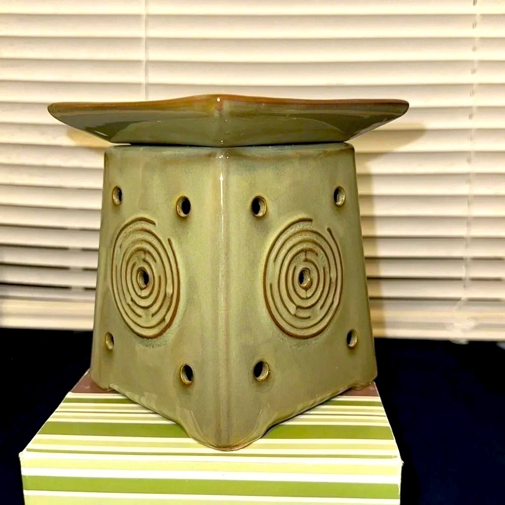 New Scentsy Home Authentic SENDAI Fragrance Wax Melt Warmer original box